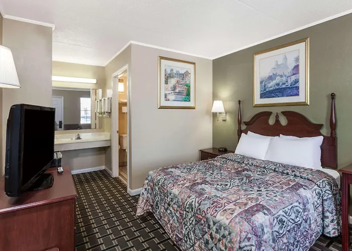 Days Inn By Wyndham Lenoir City