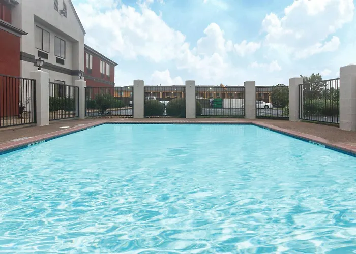 Super 8 By Wyndham Southaven Motel