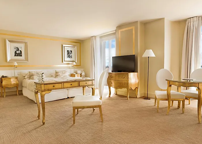 Hotel Renoir Cannes
