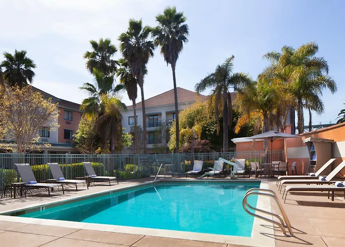 Courtyard By Marriott Oakland Airport Hotel