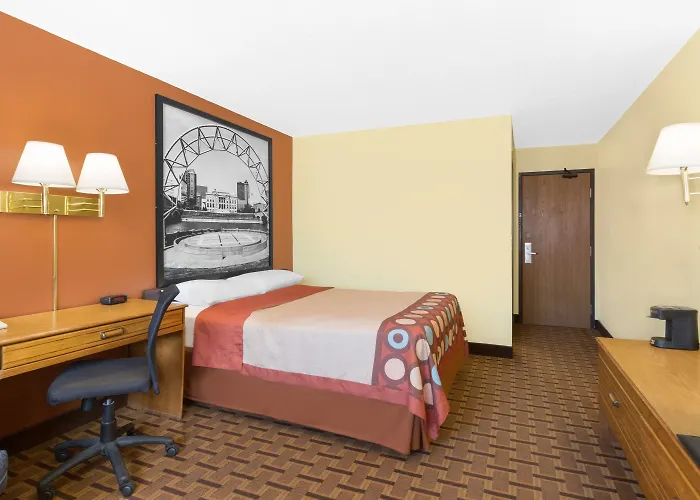 Super 8 By Wyndham Boone Motel