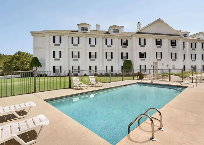 Baymont By Wyndham Henderson Oxford Hotel