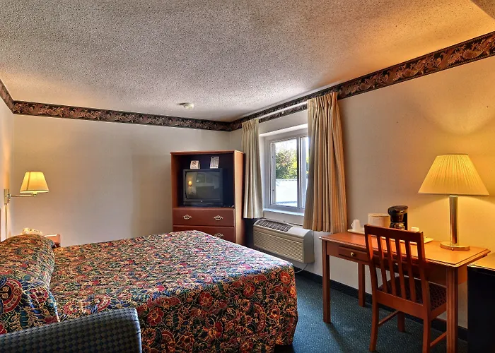 Relax Inn & Suites Bedford