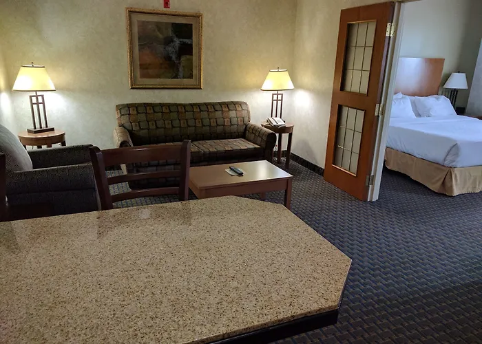 Wingate By Wyndham Lethbridge Hotel