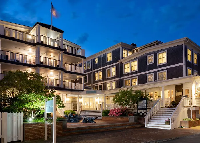 Vineyard Square Hotel And Suites Edgartown