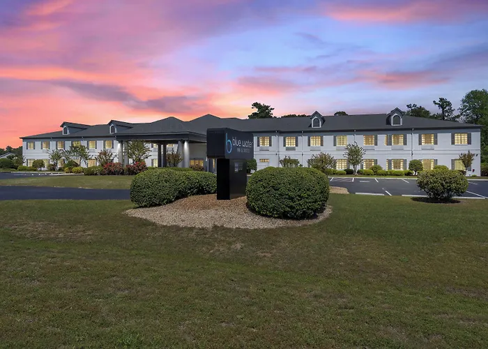 Blue Water Inn & Suites BW Signature Collection Sneads Ferry