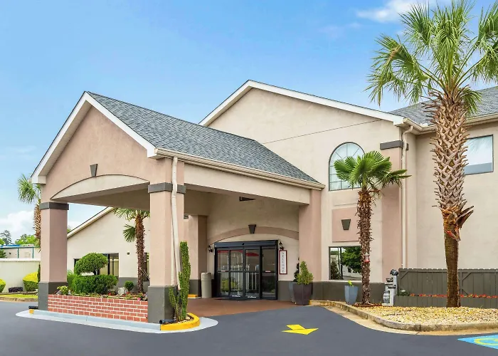 Ramada By Wyndham Locust Grove Hotel