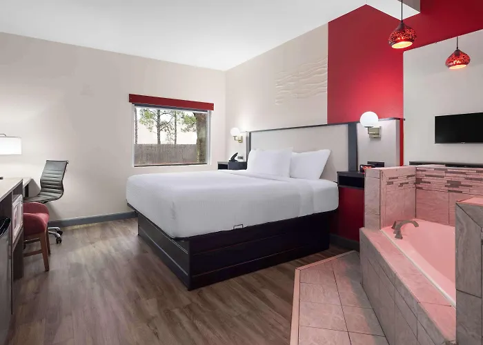 Ramada By Wyndham Locust Grove Hotel