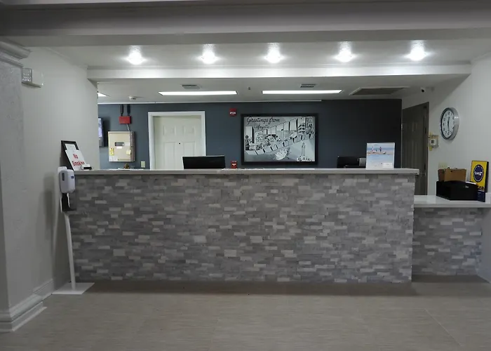 Baymont By Wyndham Lafayette Airport Hotel