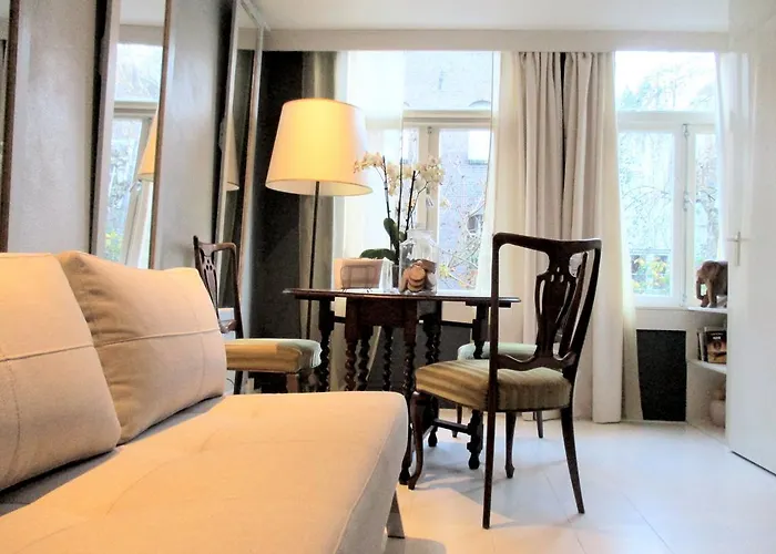 Miss Jordaan for Quiet Travellers Bed and Breakfast Amsterdam