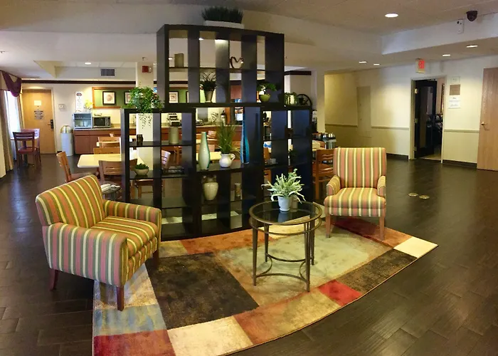 Hotel Baymont By Wyndham Tucson Airport