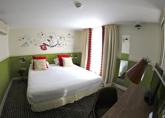 Hotel Des 3 Poussins Paris