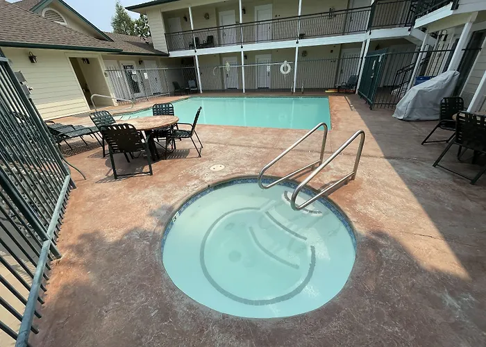 Best Western Cedar Inn & Suites Angels Camp