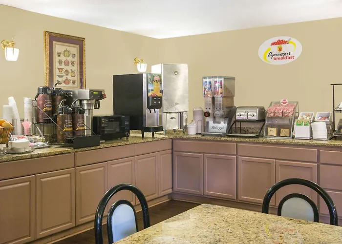 Super 8 By Wyndham Oxford Hotel