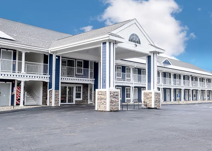 Hilltop Inn & Suites, Near Foxwoods Casino North Stonington