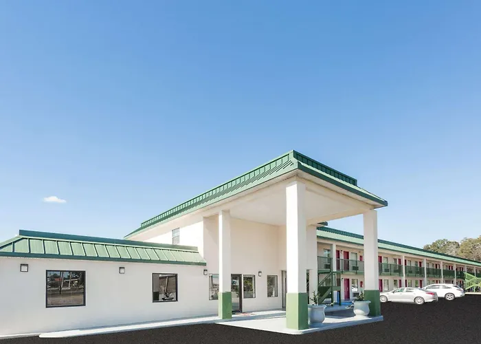 Super 8 By Wyndham Ashburn Hotel