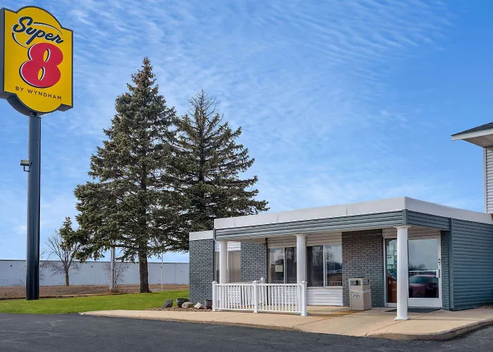 Super 8 By Wyndham Owatonna Hotel