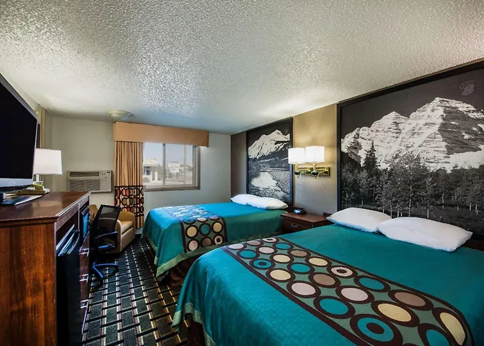 Super 8 By Wyndham Pueblo Hotel