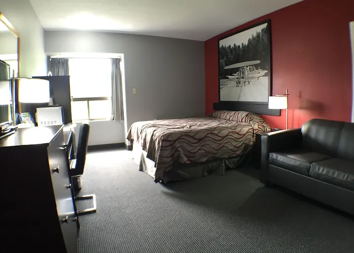 Super 8 Mount Hope/Hamilton International Airport Hotel