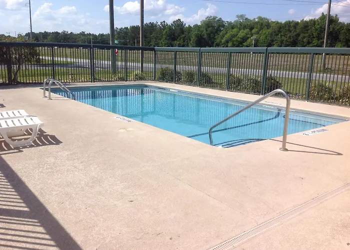 Super 8 By Wyndham Brunswick South I-95 Motel
