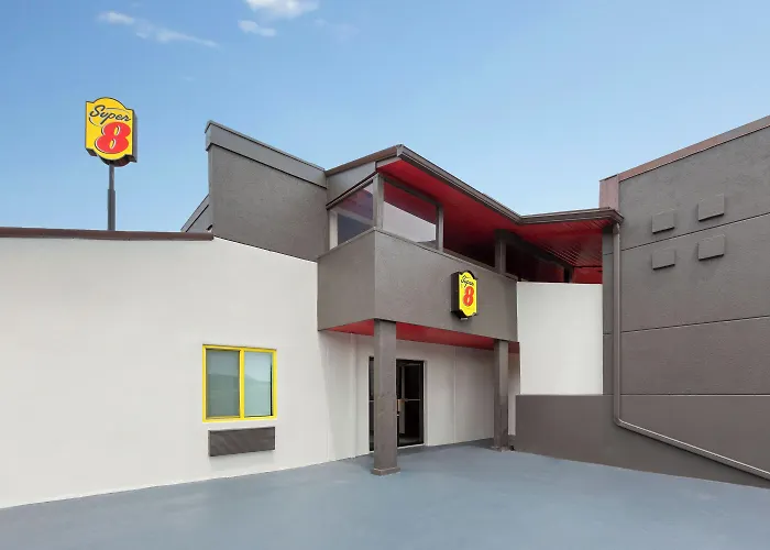 Super 8 By Wyndham Bridgeport/Clarksburg Area Hotel