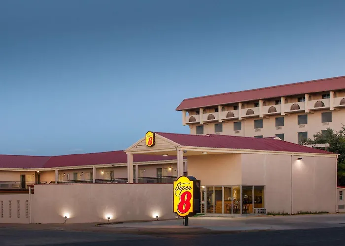 Super 8 By Wyndham Lubbock Civic Center North Motel