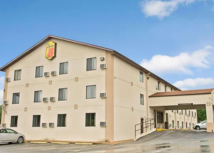 Super 8 By Wyndham Eureka/Six Flags Nearby Hotel
