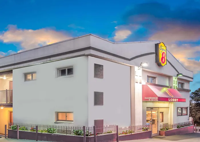 Super 8 By Wyndham North Bergen Nj/Nyc Area Hotel