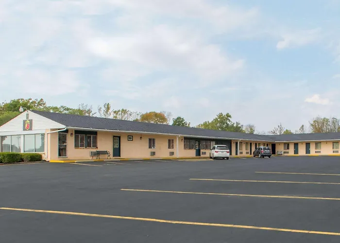 Super 8 By Wyndham Centerville-Richmond