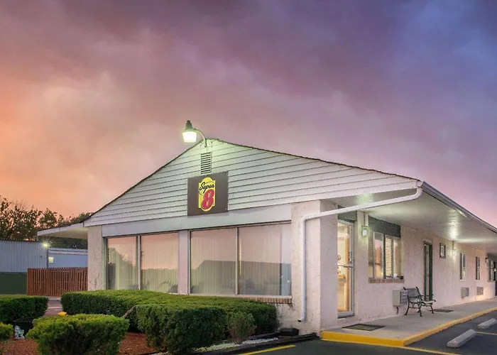 Super 8 By Wyndham Centerville-Richmond