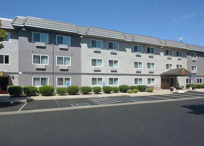 Super 8 By Wyndham Chico Hotel