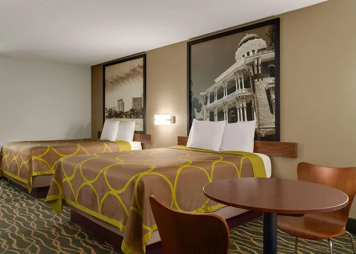 Super 8 By Wyndham Pearl/Jackson/East Hotel