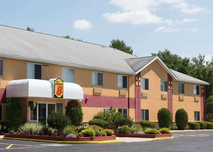 Super 8 By Wyndham Medina Hotel