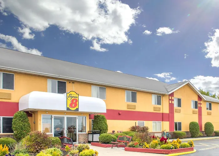 Super 8 By Wyndham Medina Hotel