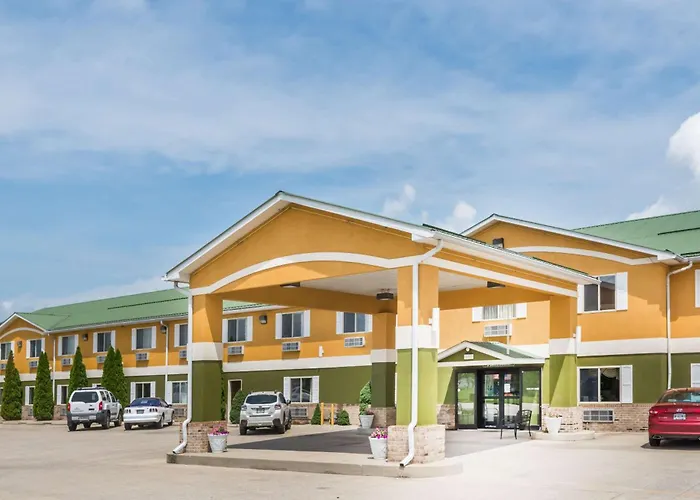 Super 8 By Wyndham Bedford Hotel