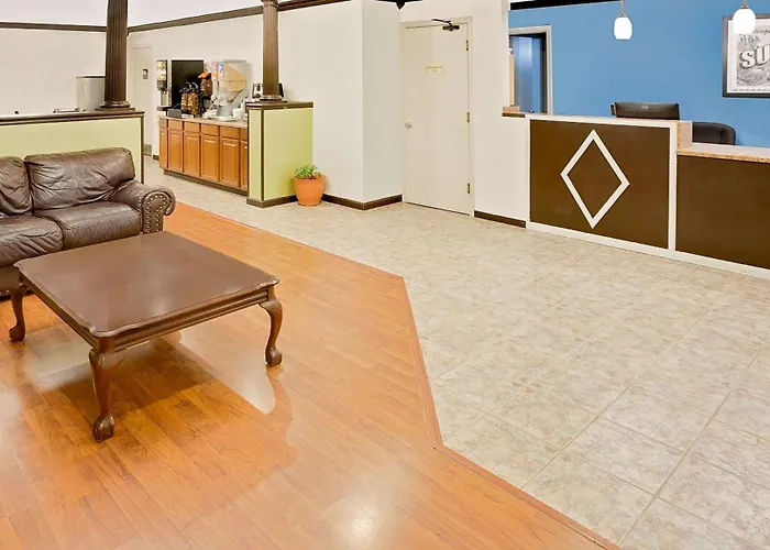 Super 8 By Wyndham Hazen Hotel