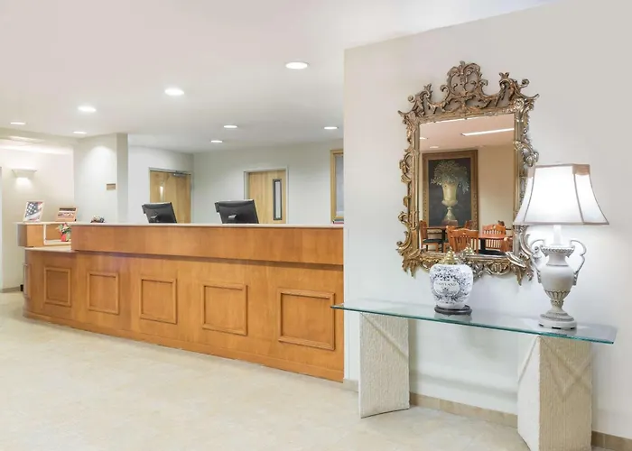 Super 8 By Wyndham Hagerstown/Halfway Area Hotel