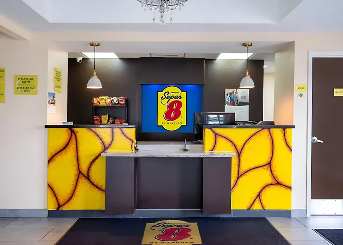 Super 8 By Wyndham Salisbury Hotel