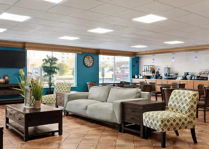 Baymont By Wyndham Elizabethtown Hotel