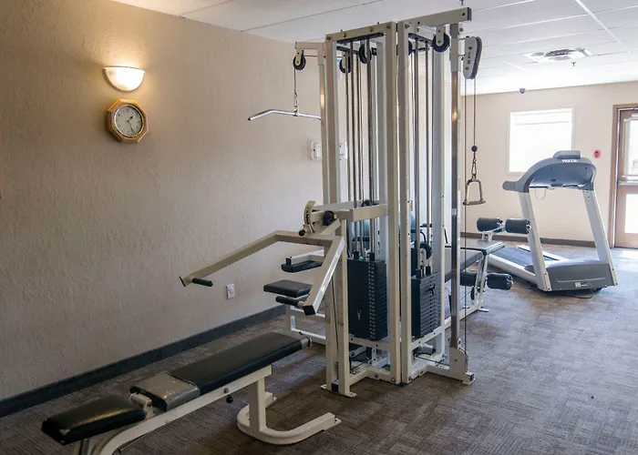 Super 8 By Wyndham Dauphin Hotel
