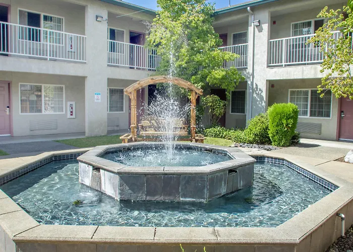 Creekside Inn & Suites Willits