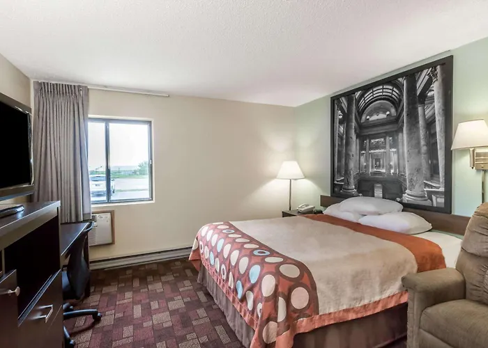 Super 8 By Wyndham Luverne