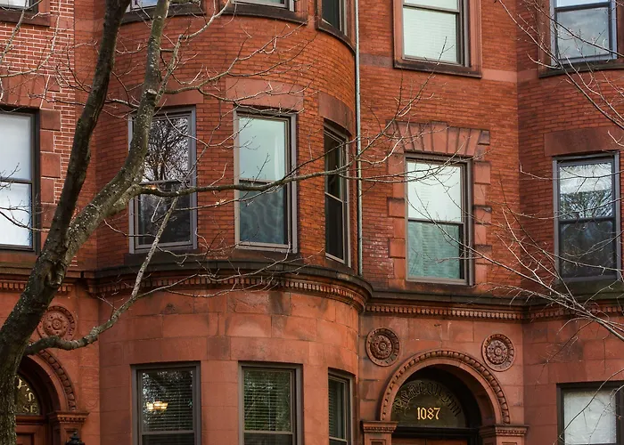 Beacon Inn 1087 Brookline