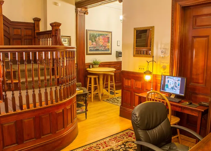 Beacon Inn 1087 Brookline