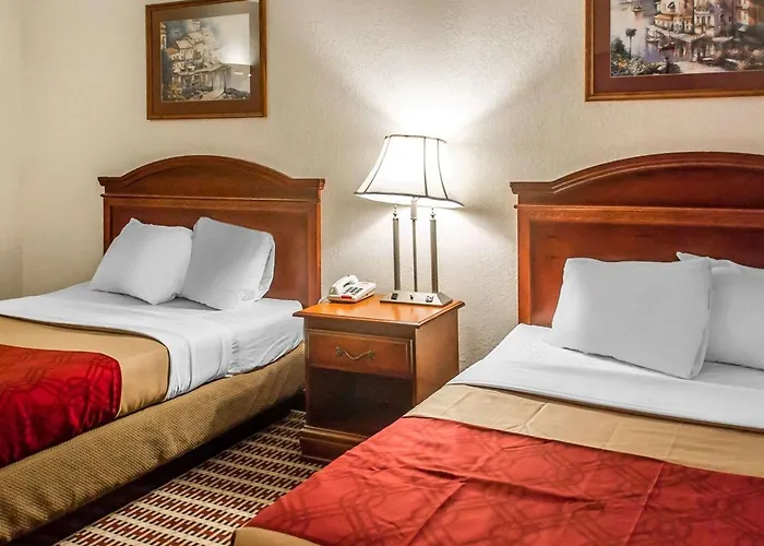 Economy Inn & Suites Warren