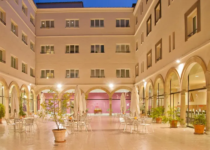Trh Ciudad De Baeza Hotel