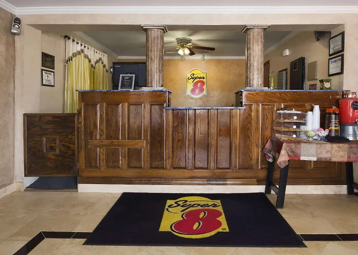 Super 8 By Wyndham Childress Motel