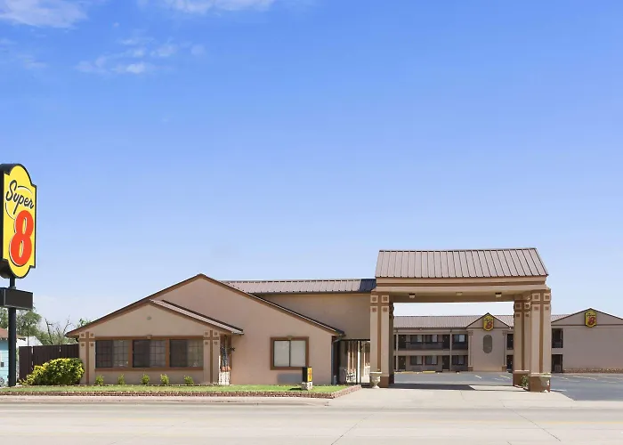 Super 8 By Wyndham Childress Motel