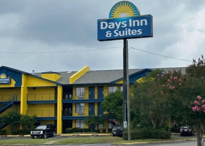 Days Inn & Suites By Wyndham Mobile Tillmans Corner