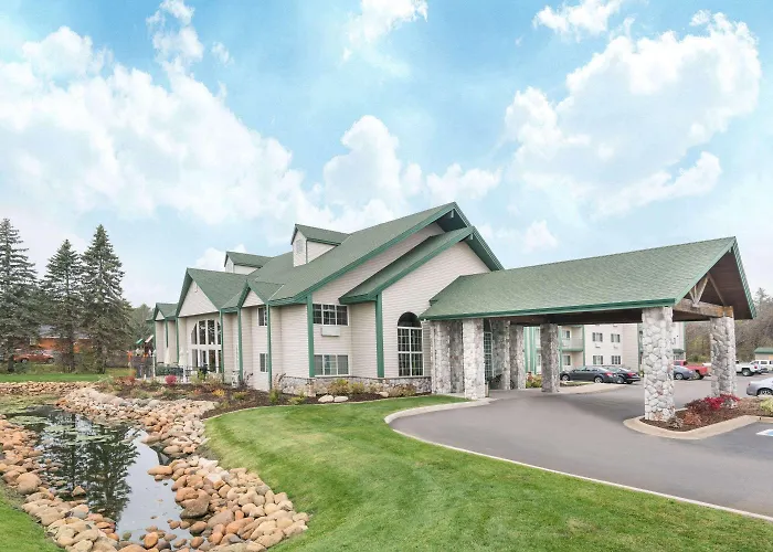 Baymont By Wyndham Baxter/Brainerd Area Hotel
